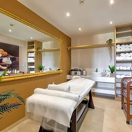 White Olive Premium Hotel