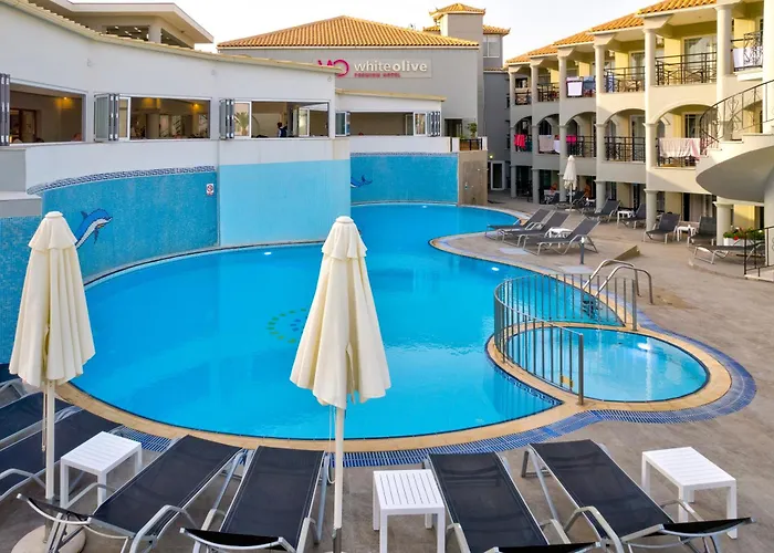 White Olive Premium Hotel 4*